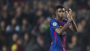 Dembélé se despide del Camp Nou aplaudiendo a la afición del Camp Nou.