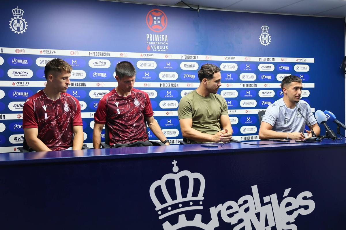 EN IMÁGENES: El Avilés presenta a tres de sus fichajes de verano, Marco Coronas, Markel Artetxe y Brais Abelenda