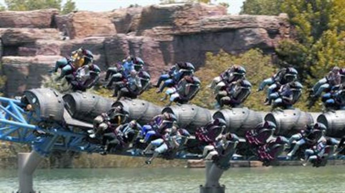 Atracció Furius Bacus al parc de Port Aventura el juny del 2007.