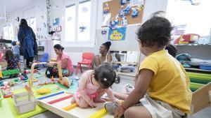 Fins a 200 euros al mes per cada fill: així seria la nova ajuda universal que prepara el Govern