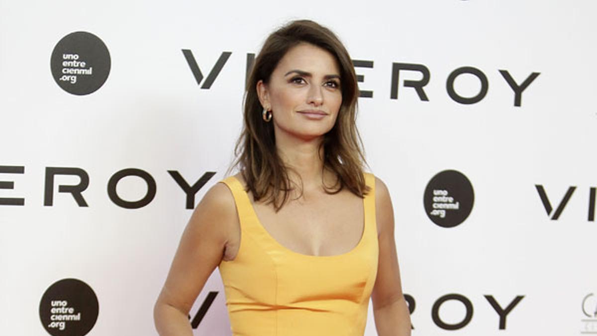 Penélope Cruz con look amarillo en el estreno de 'Soy Unoentrecienmil'