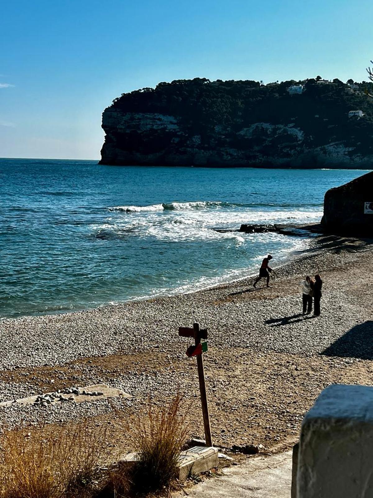 La luminosa cala de la Barraca, en invierno