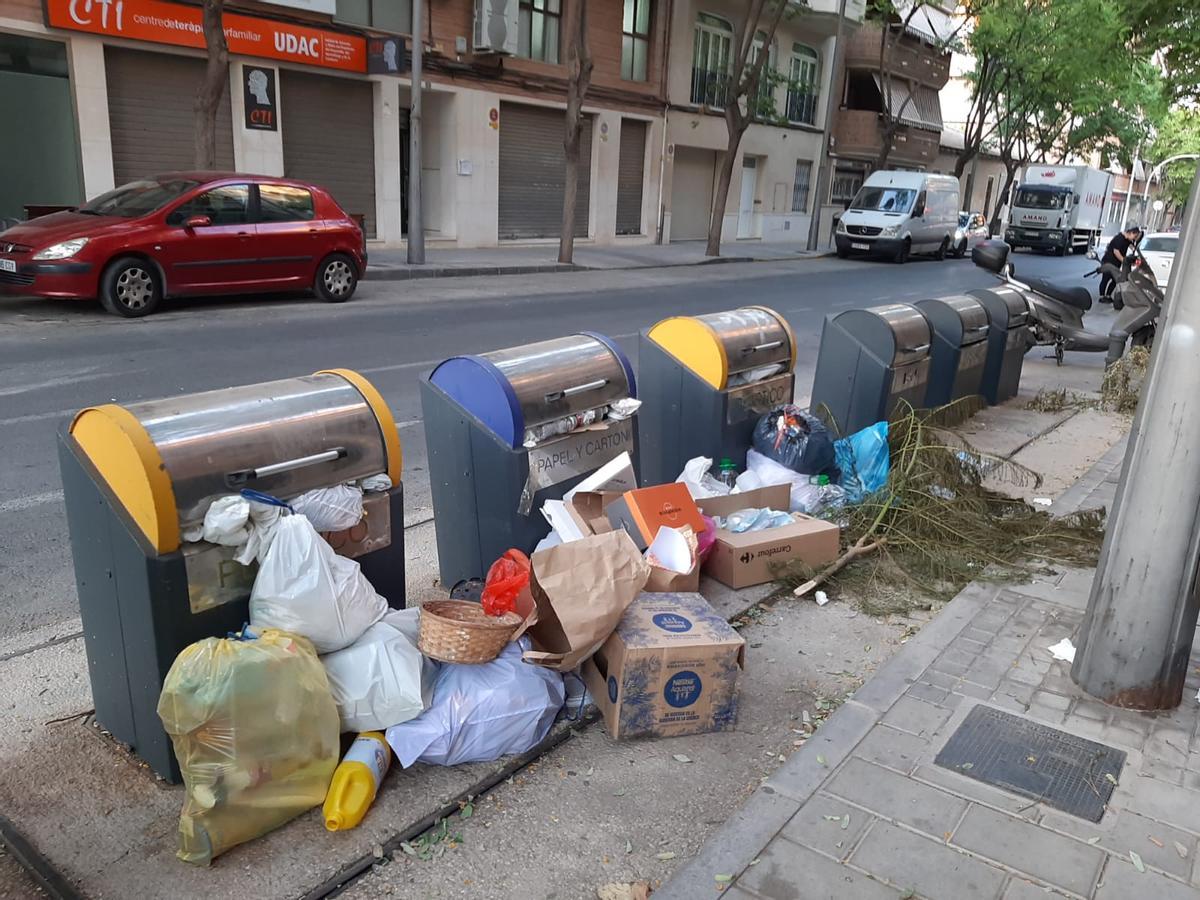 Quejas por la suciedad, falta de mantenimiento y acumulación de basura ...