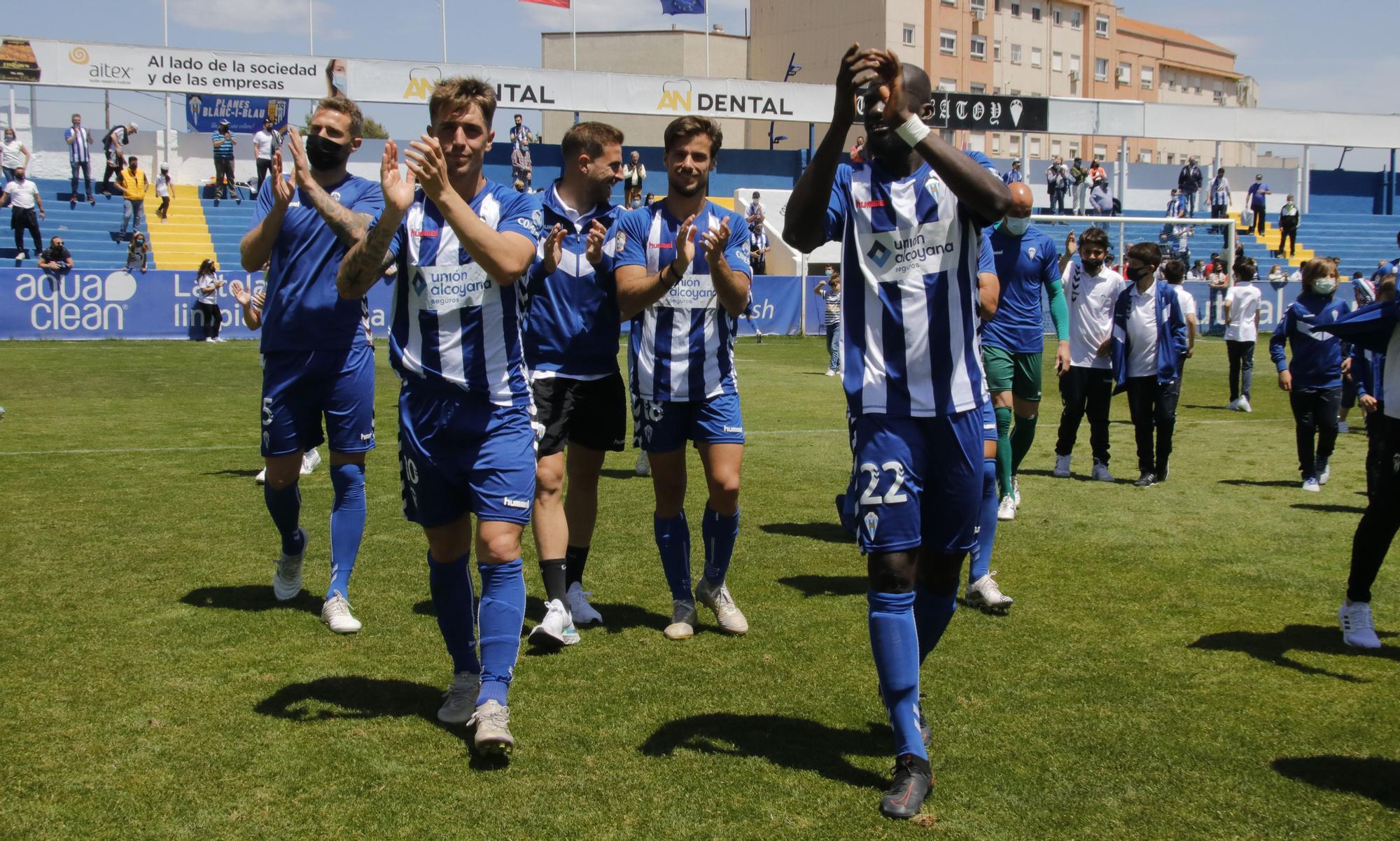 Goles y fiesta en la despedida del Alcoyano (2-3)