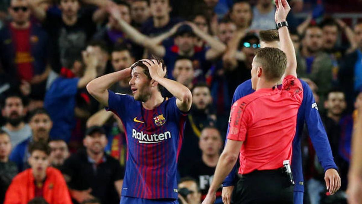 soccer-football-la-liga-santander-fc-barcelona-v-real-madrid-camp-nou-barcelona-spain-may-6-2018-barcelona-s-sergi-roberto-is-shown-a-red-card-by-referee-alejandro-hernandez-reuters-albert-gea