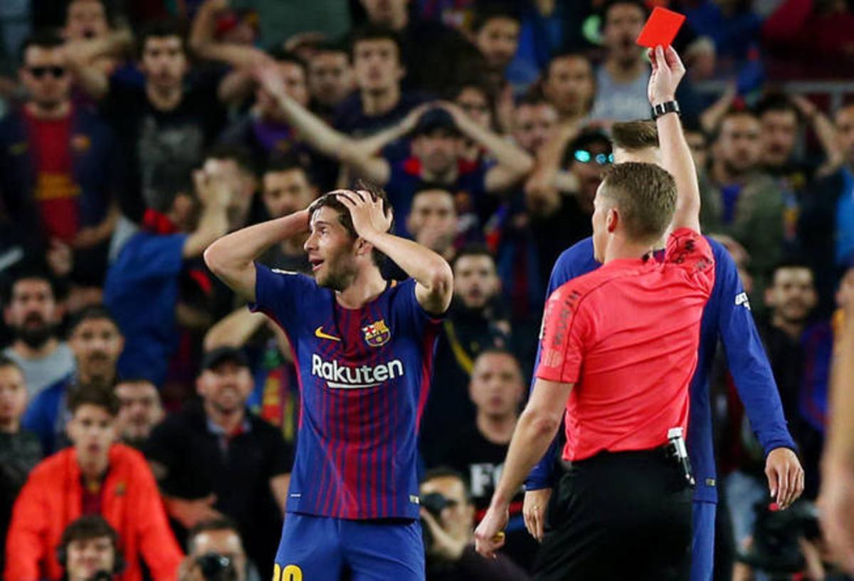 soccer-football-la-liga-santander-fc-barcelona-v-real-madrid-camp-nou-barcelona-spain-may-6-2018-barcelona-s-sergi-roberto-is-shown-a-red-card-by-referee-alejandro-hernandez-reuters-albert-gea