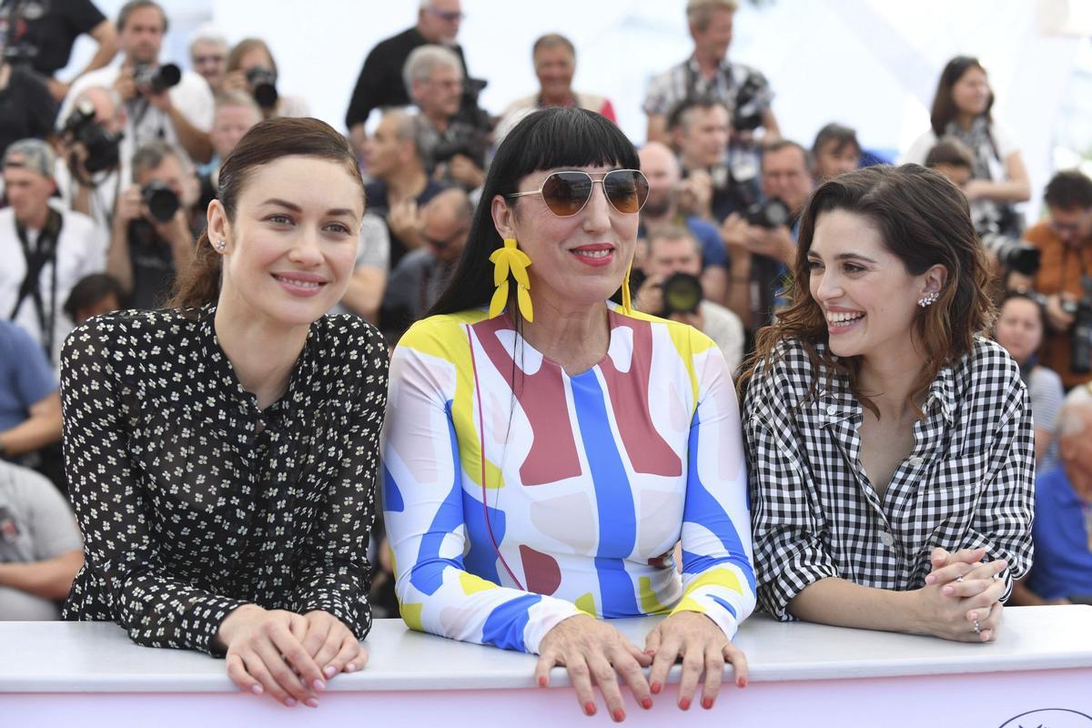 Olga Kurylenko junto a Rossy de Palma