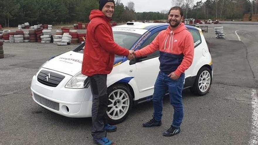 Lukas Pondelicek y Daniel Montoto, tras cerrar el acuerdo por el Citroën C2 en la República Checa.
