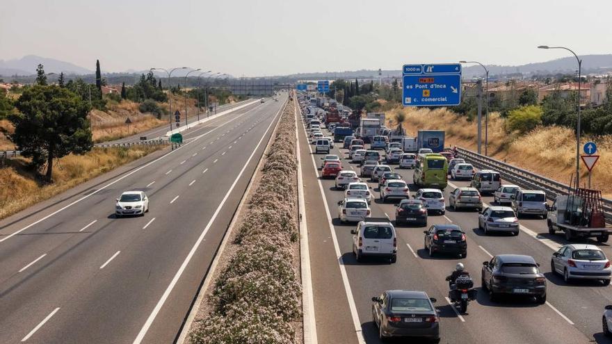 Atasco por la caída de un cable eléctrico en la autopista de Inca