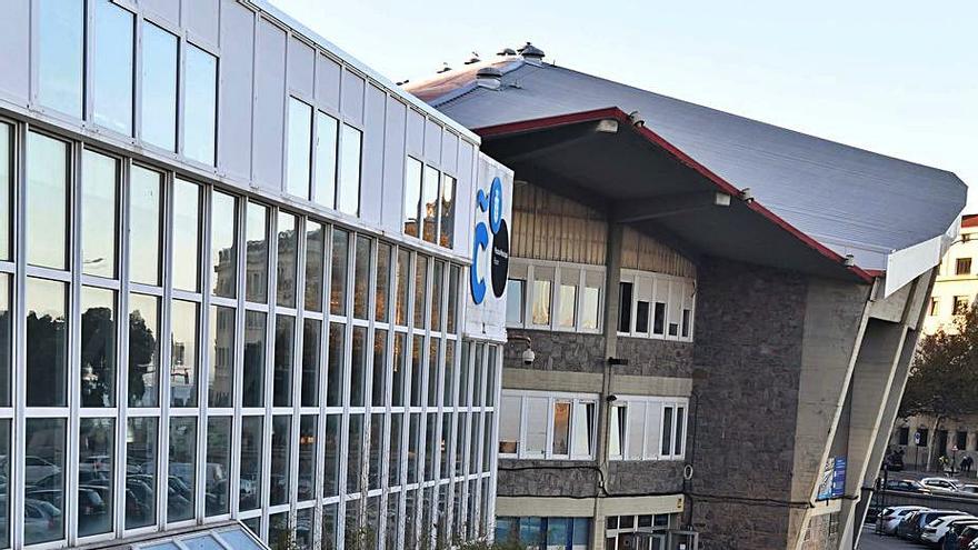 Entrada a la piscina de Riazor. |   // VÍCTOR ECHAVE