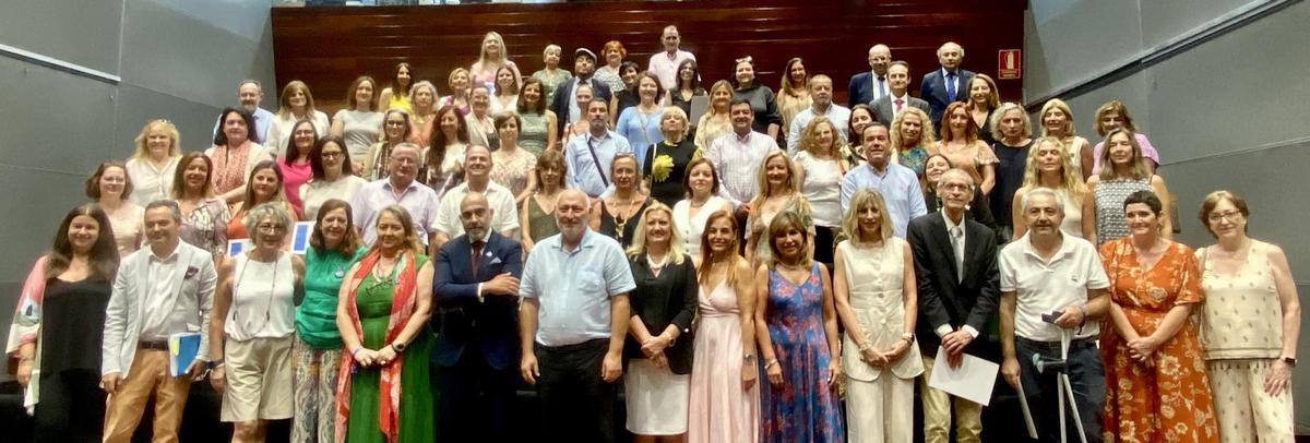 Los abogados y coordinadores del turno de oficio homenajeados junto al decano del ICAV, José Soriano.
