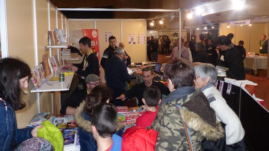 Monzón se convierte este puente en la capital de las letras aragonesas gracias a su feria del libro
