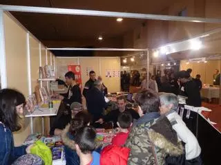 Monzón se convierte este puente en la capital de las letras aragonesas gracias a su feria del libro