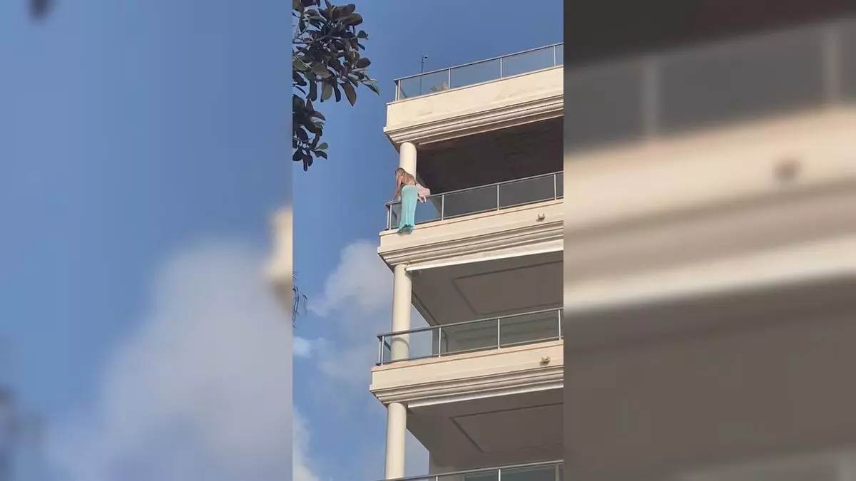 Woman narrowly avoids falling from fourth-floor balcony in Ibiza