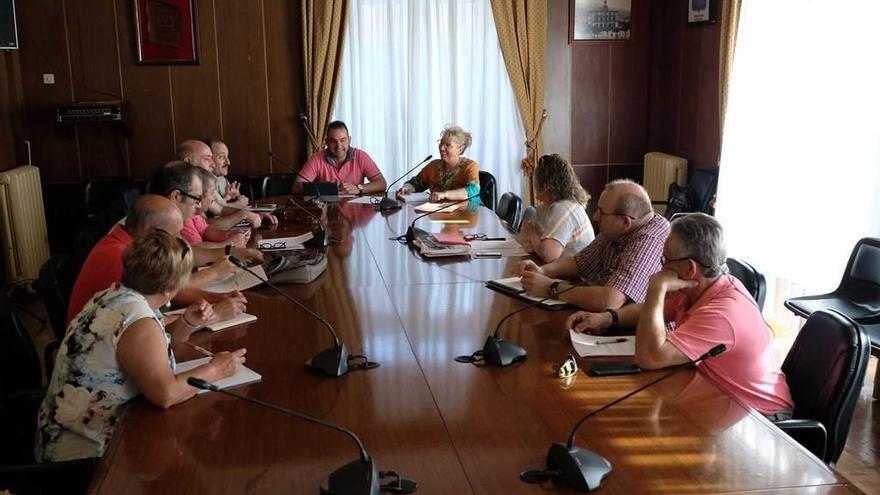 Los componentes del Consejo Sectorial Vecinal de Mieres, ayer, en su primera reunión.