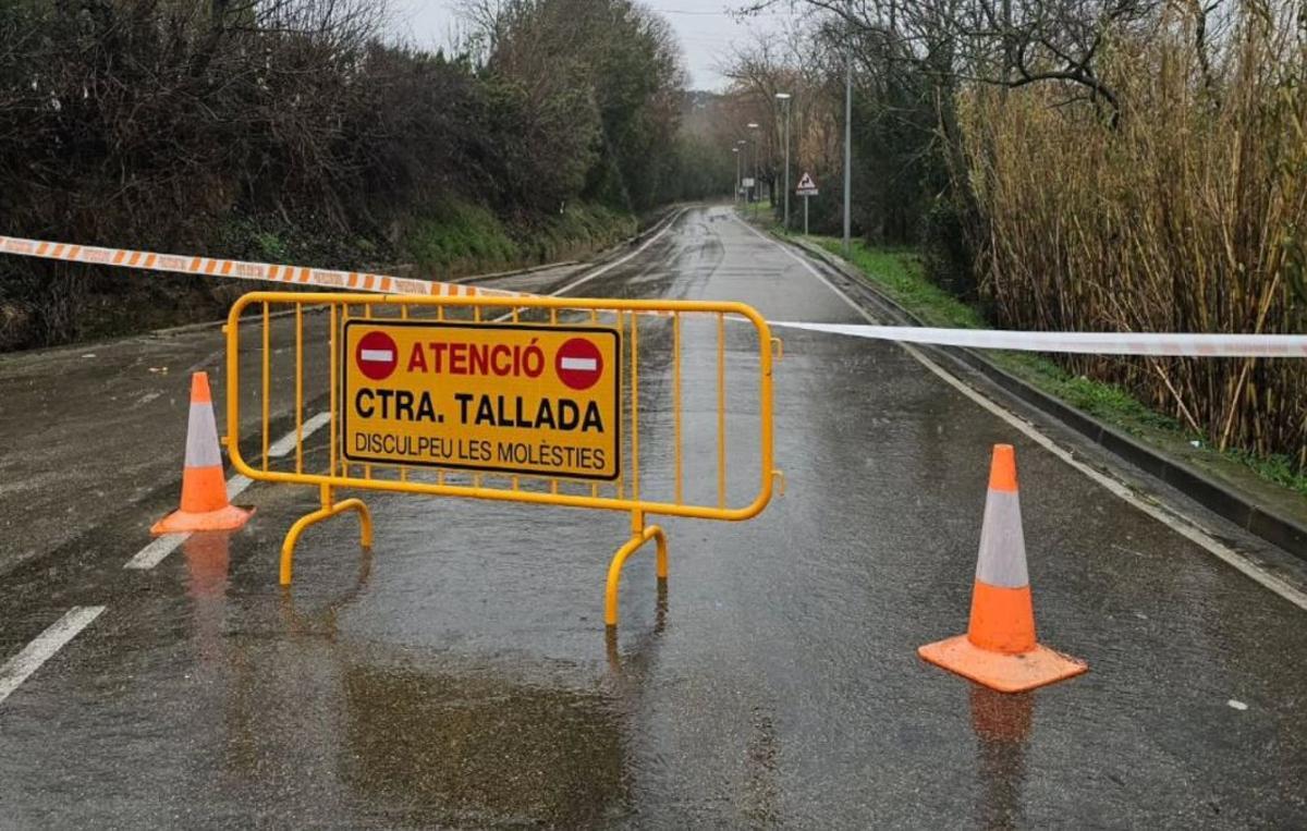 La carretera de Borrassà a Vilafant, tallada.