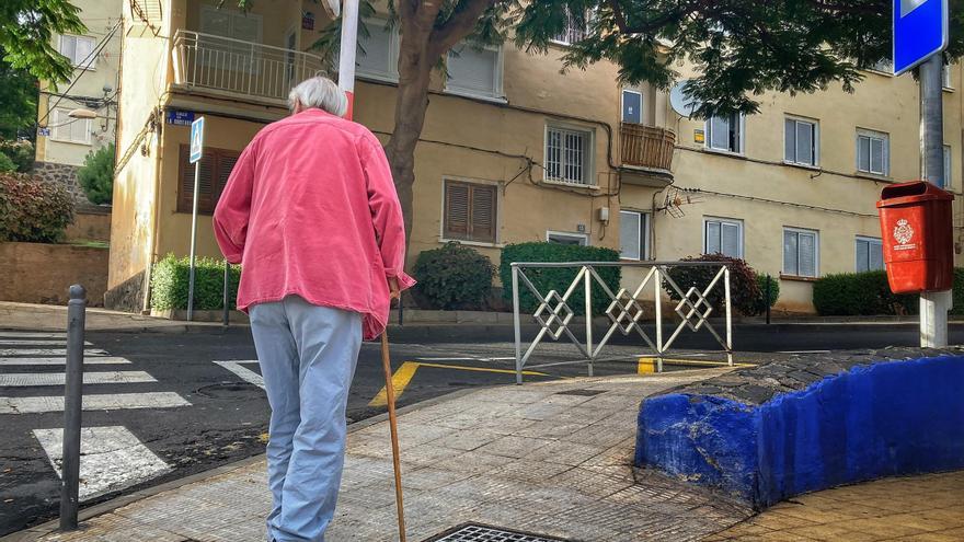 Canarias aprueba una partida de 1.132 millones para atender la dependencia: nuevos precios por plaza y un protocolo para urgencias