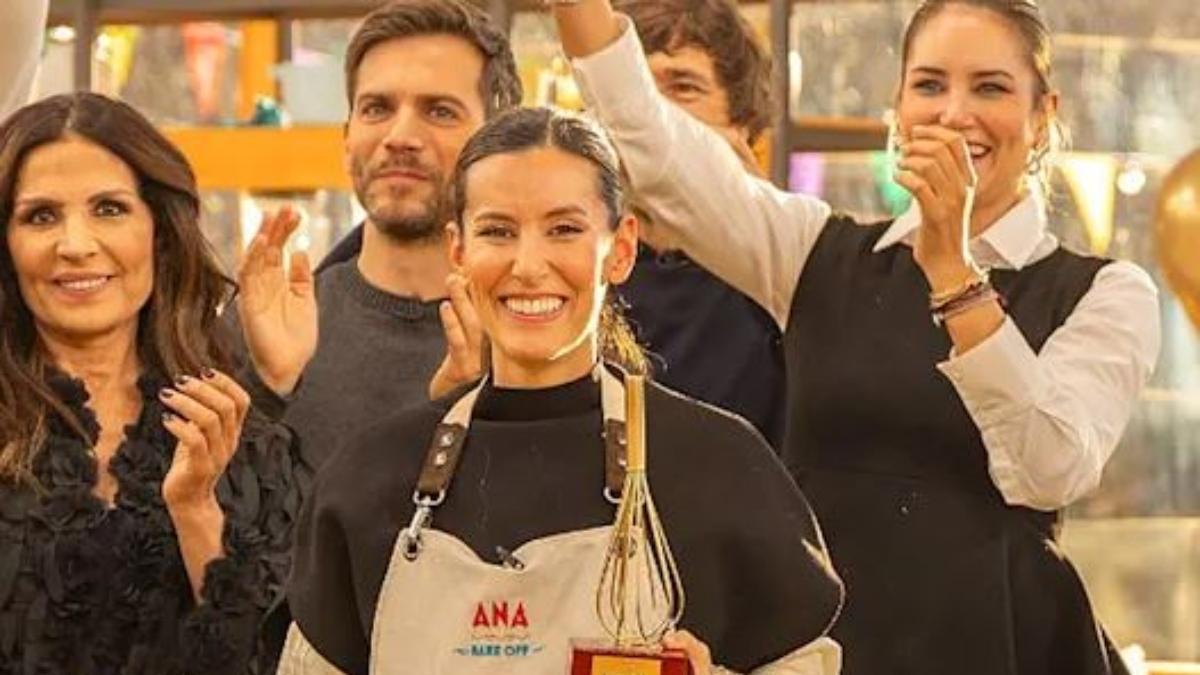 Ana Boyer recibe el premio a la mejor 'repostera famosa' de la primera edición del programa en La 1.