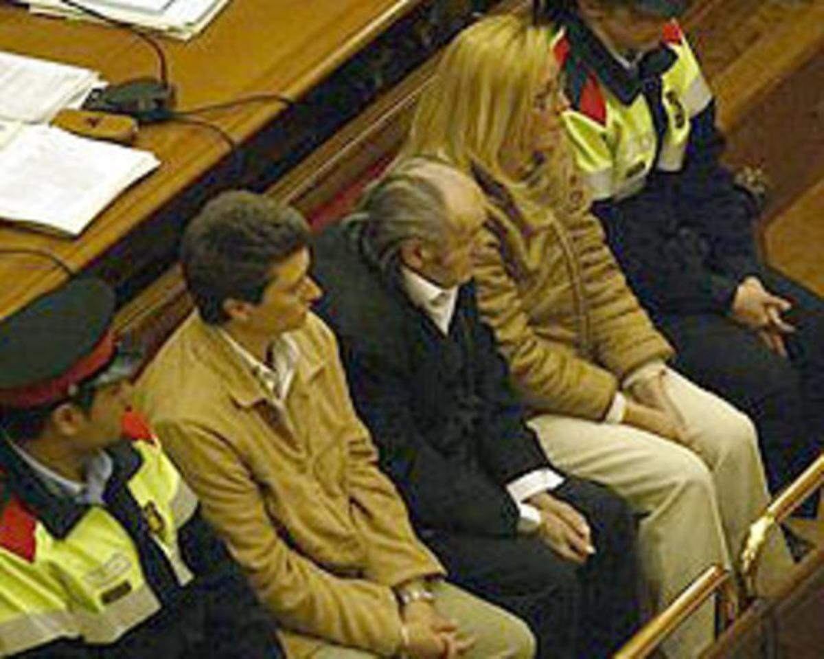 Anabel Toyas, Joan Sesplugues i Carmen Badia, a l’audiència, ahir. Anabel Toyas, Joan Sesplugues i Carmen Badia, a l’audiència, ahir.