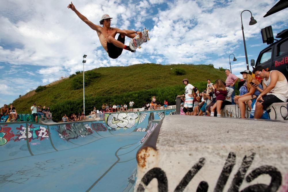 Primer día de festival de la mano del "Tsunami Xixón"