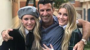 Luis Figo y dos de sus tres hijas