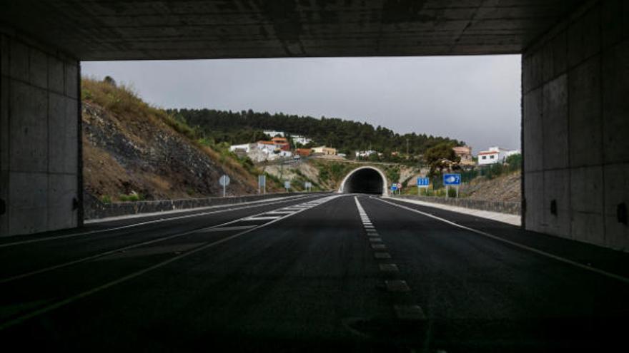 Tramo del anillo insular de carreteras entre Icod de los Vinos y El Tanque.