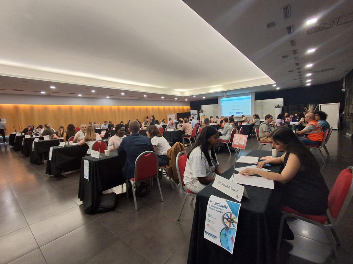Paronámica de la undécima edición de PosiciÓNate, celebrada este martes en Castelló.