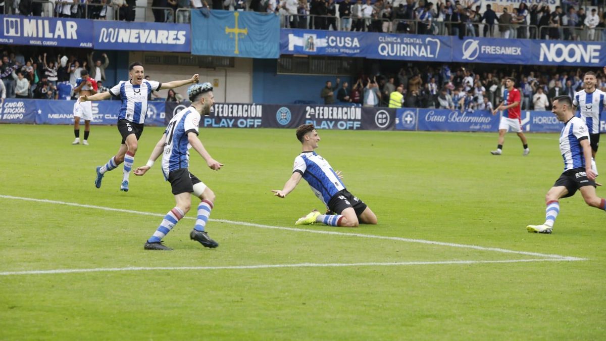 EN IMÁGENES: La final por el ascenso entre Avilés y Rayo Majadahonda vivida en el Suárez Puerta