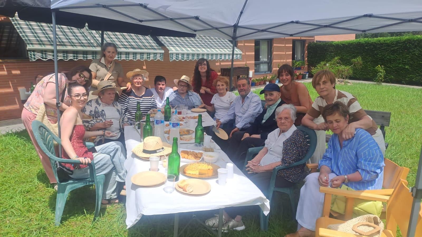 La residencia de mayores de Arriondas celebra su XXI aniversario