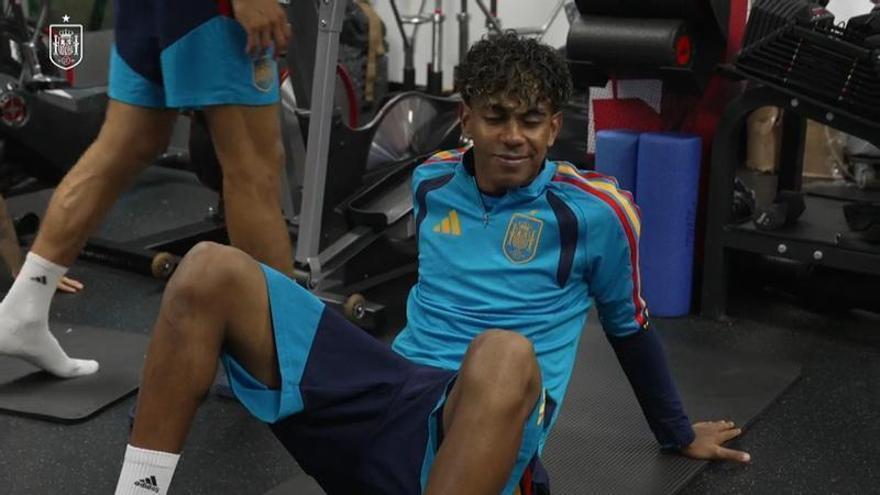 Sesión de trabajo de la selección tras la suspensión del entrenamiento previo a la final del Mundial contra Argentina