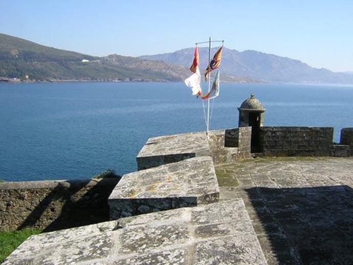 El castillo del Cardenal, a la venta en Corcubión