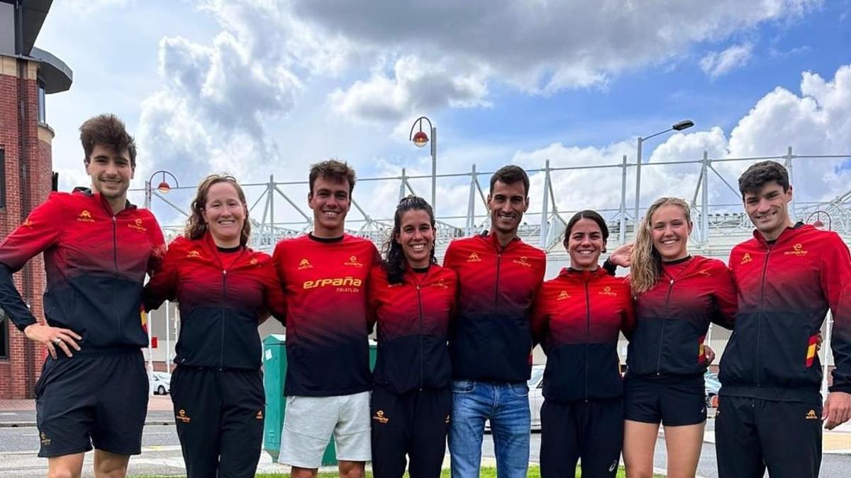 El equipo español de triatletas, al completo, en las Series Mundiales de Sunderland.