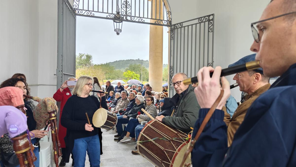FOTOS | Unas 300 personas rinden homenaje a las víctimas de la represión en Son Coletes