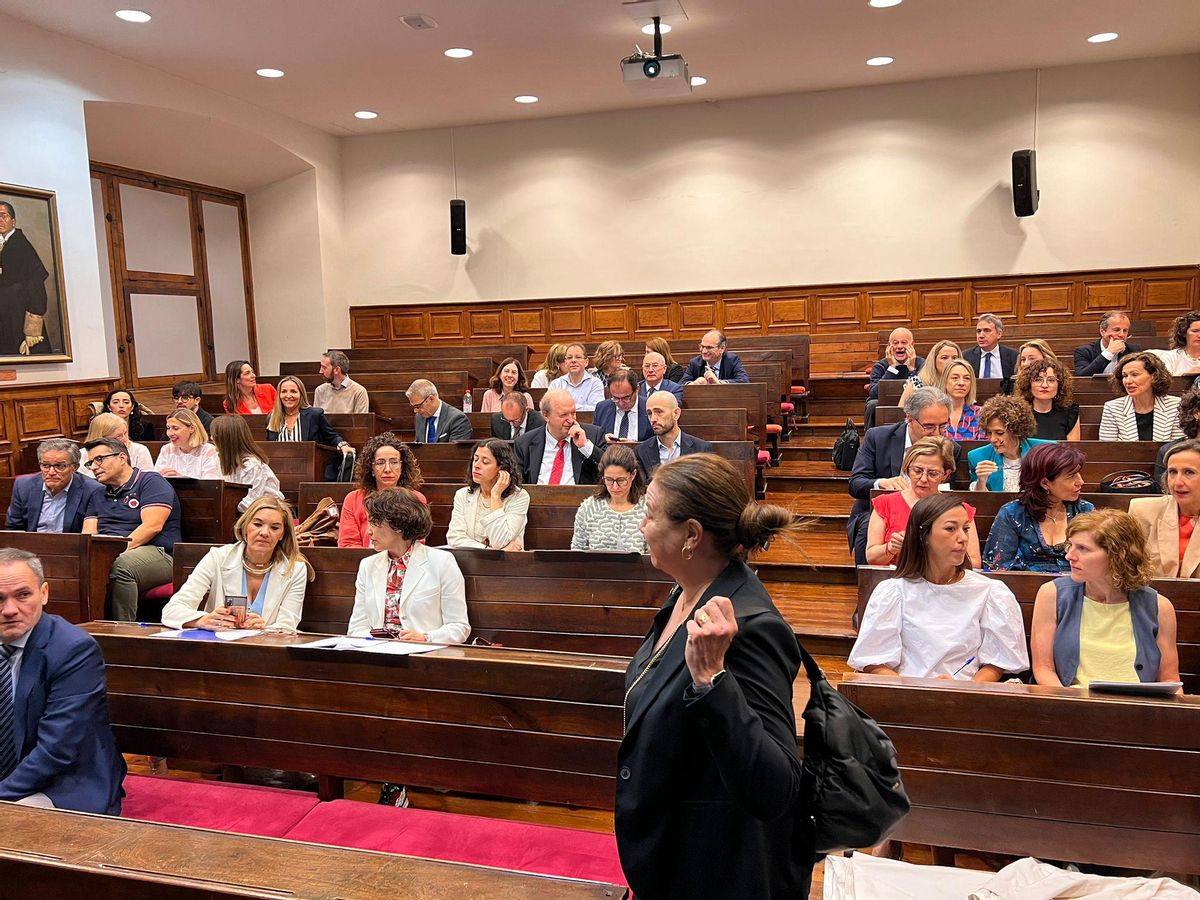 Los fiscales especializados asistentes a las Jornadas, en el Aula Magna del Edificio Histórico.