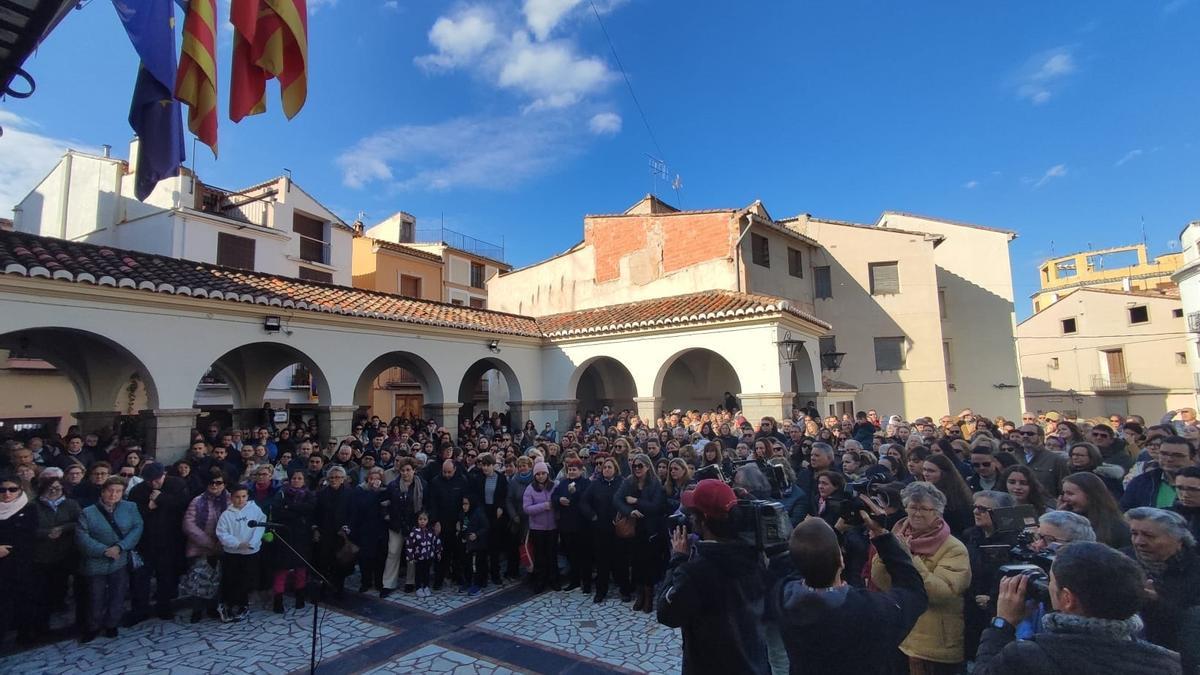 Imagen del minuto de silencio tras la muerte de la pequeña en 2023.