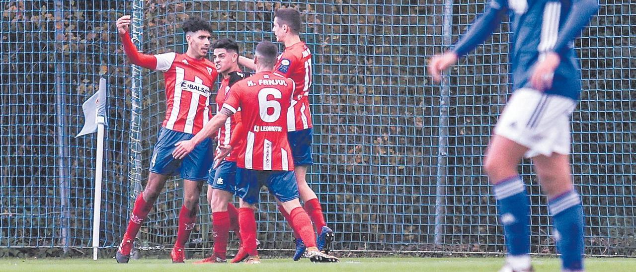 Los jugadores de L&#039;Entregu celebran su segundo gol.