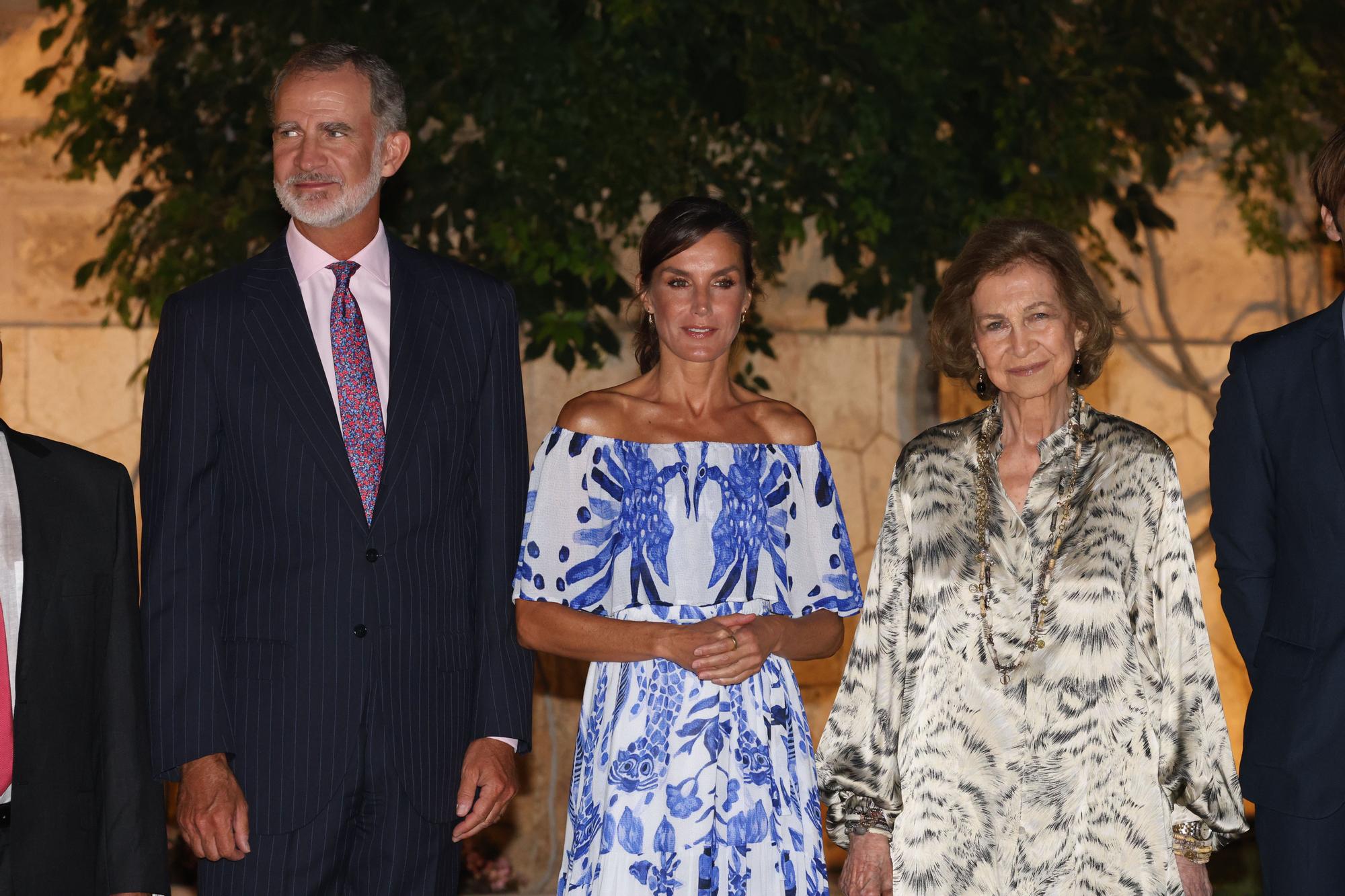 Mira aquí todas las fotos de la visita de los Reyes al Palacio Marivent para recibir a la sociedad balear