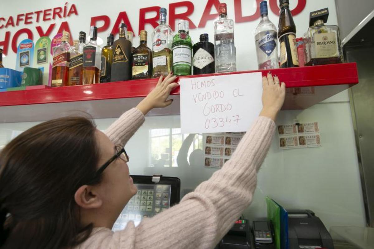 22.12.18. Las Palmas de Gran Canaria. Sorteo de la Loteria de Navidad 2018. Primer premio en la administración de Hoya Parrado. Foto Quique Curbelo  | 22/12/2018 | Fotógrafo: Quique Curbelo