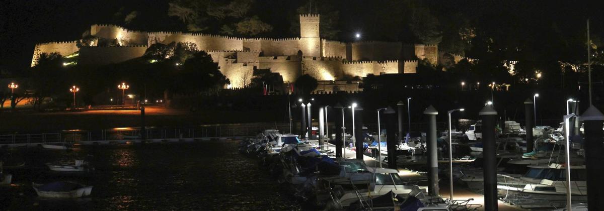 Así lucía este miércoles por la noche la fortaleza de Monterreal durante las pruebas de iluminación que rodea los dos kilómetros del monumento.