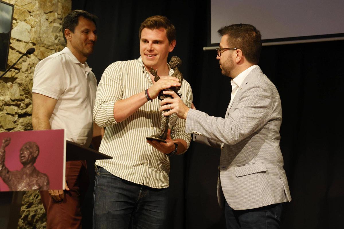 La Fundació Irla premia la tasca de Joaquim Nadal per la seva contribució al foment del català.
