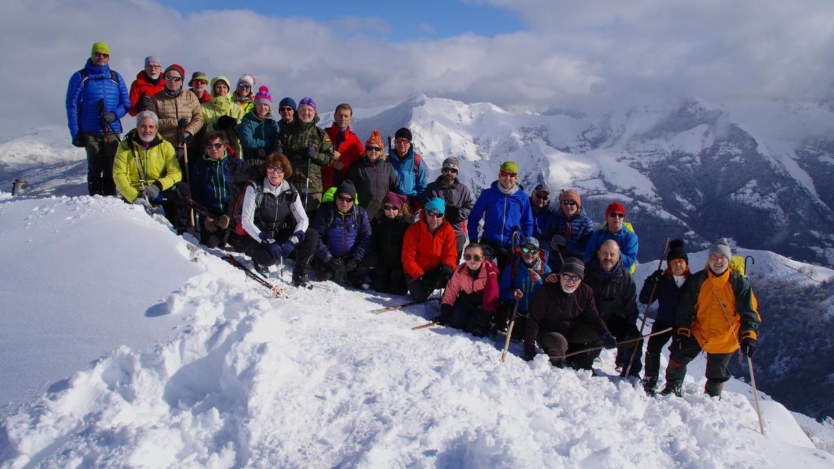 Foto de cumbre del Grupo Picu Fariu en el Picu Cogollu (1.222 metros)