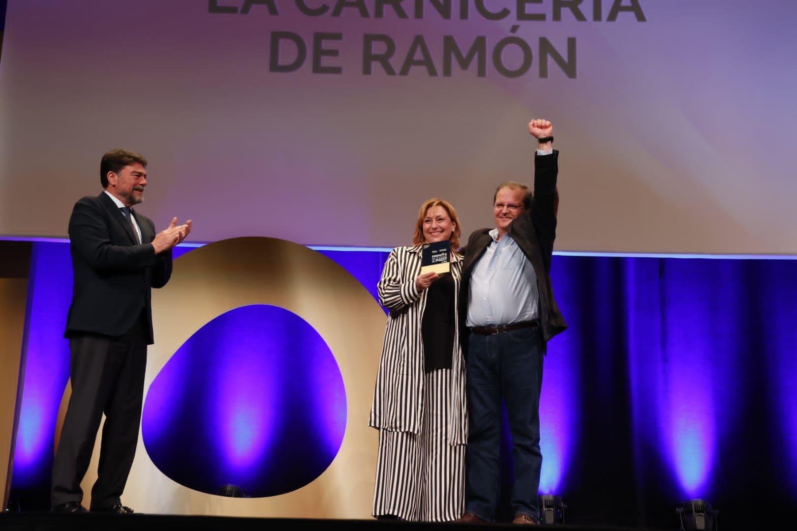 Los distintos ganadores de los premios al Comercio de Alicante