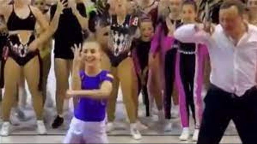 El niño viral que baila igual que Chanel su canción 'SloMo'