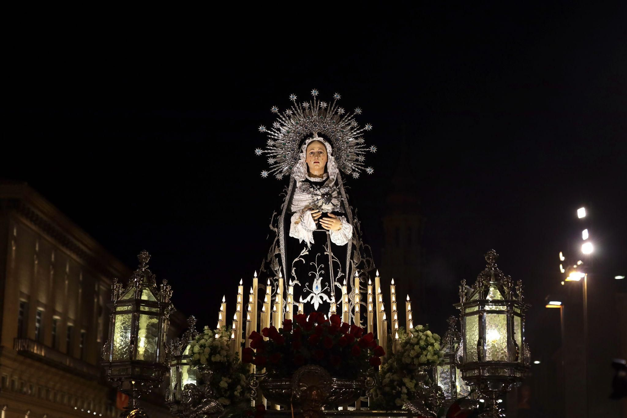 En imágenes | Zaragoza se conmueve con el 'Encuentro' de Jesús del Calvario y la Virgen de los Dolores
