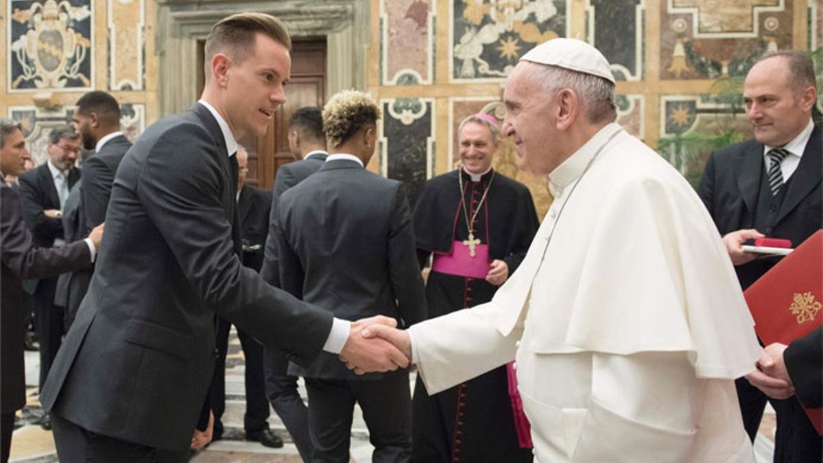 El Papa Francisco recibió a la selección alemana de fútbol