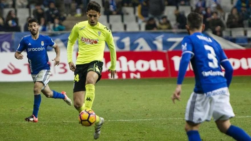 Borja Domínguez, con el Córdoba en el duelo del Tartiere