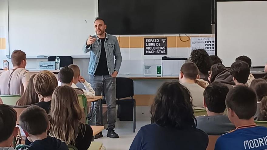 Contada de Cesliño no IES Colmeiro e pandeireta no EEI de Donramiro