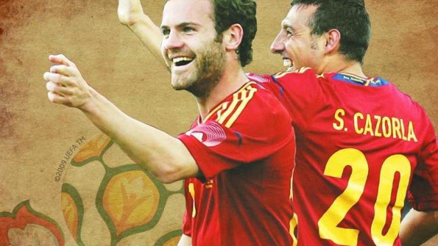 Mata y Cazorla, con la camiseta de la selección española.