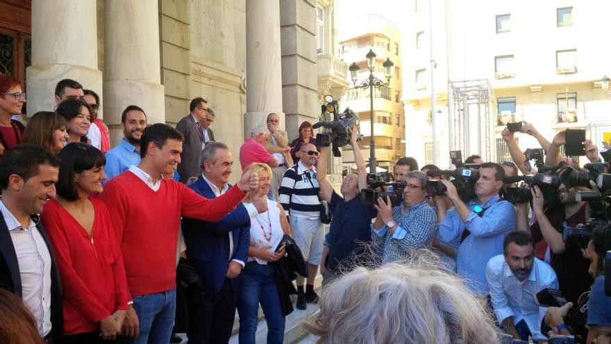 Pedro Sánchez vista el Palacio Consistorial de Cartagena.