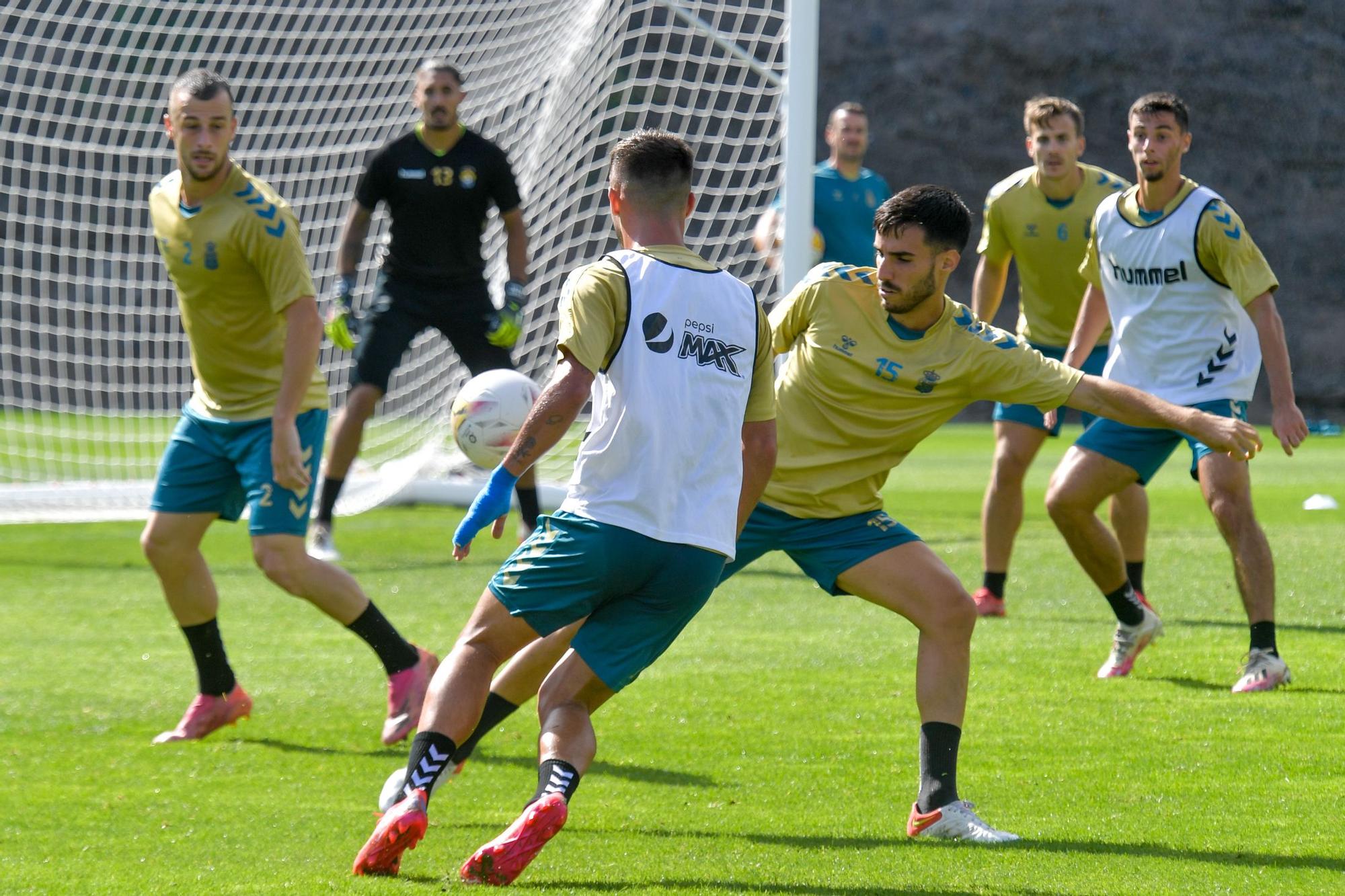 La UD retoma el trabajo en la Ciudad Deportiva tras la derrota ante el Real Zaragoza.